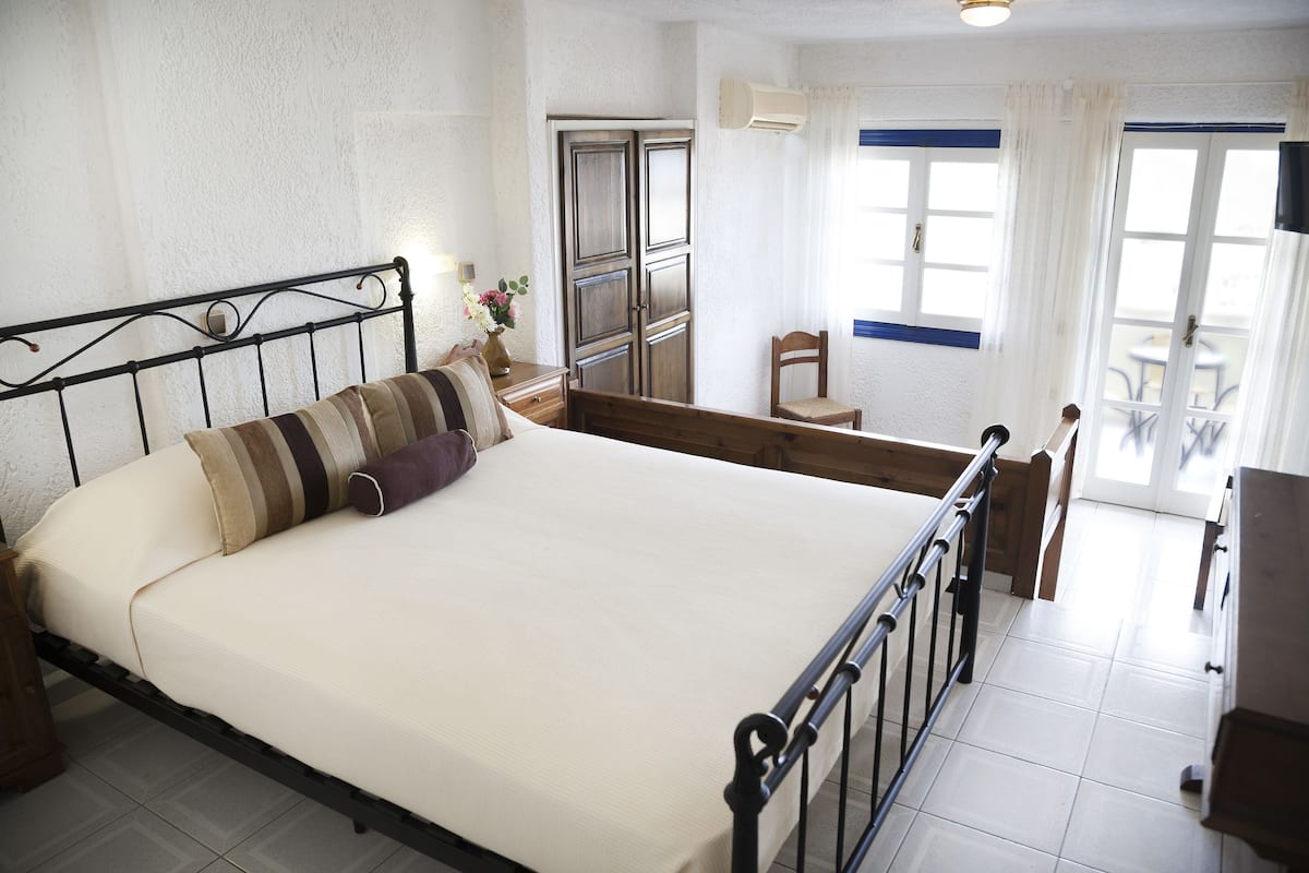 In-room safe, blackout drapes, bed sheets