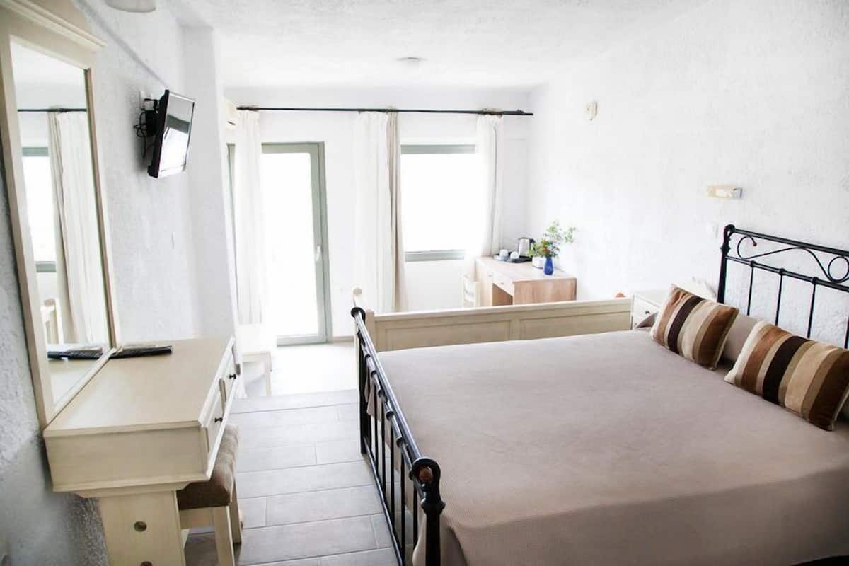 Superior Room | In-room safe, blackout drapes, bed sheets