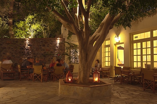 Elpida Village