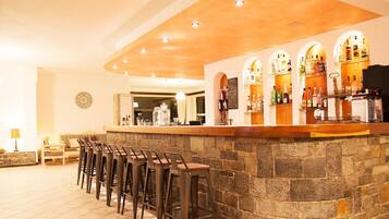 2 bares, salón en el lobby