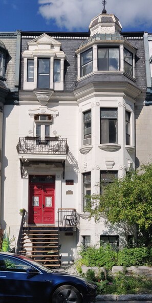 Front of property - Gingerbread Manor (Montreal)