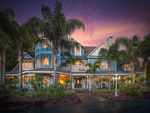 Front of property - evening/night - Heron Cay Lakeview Bed & Breakfast Inn (Mount Dora)