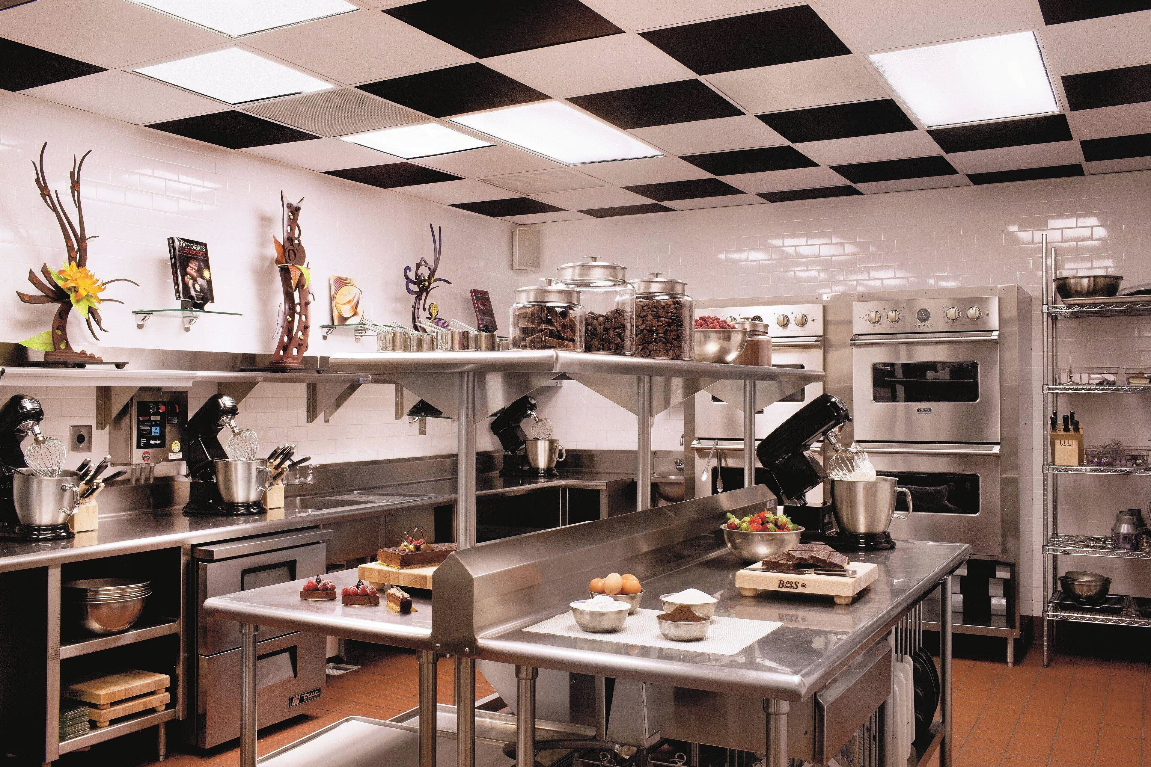 breakfast, lunch, dinner served; american cuisine