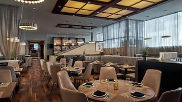 Se sirven desayunos, comidas, cenas y cocina americana