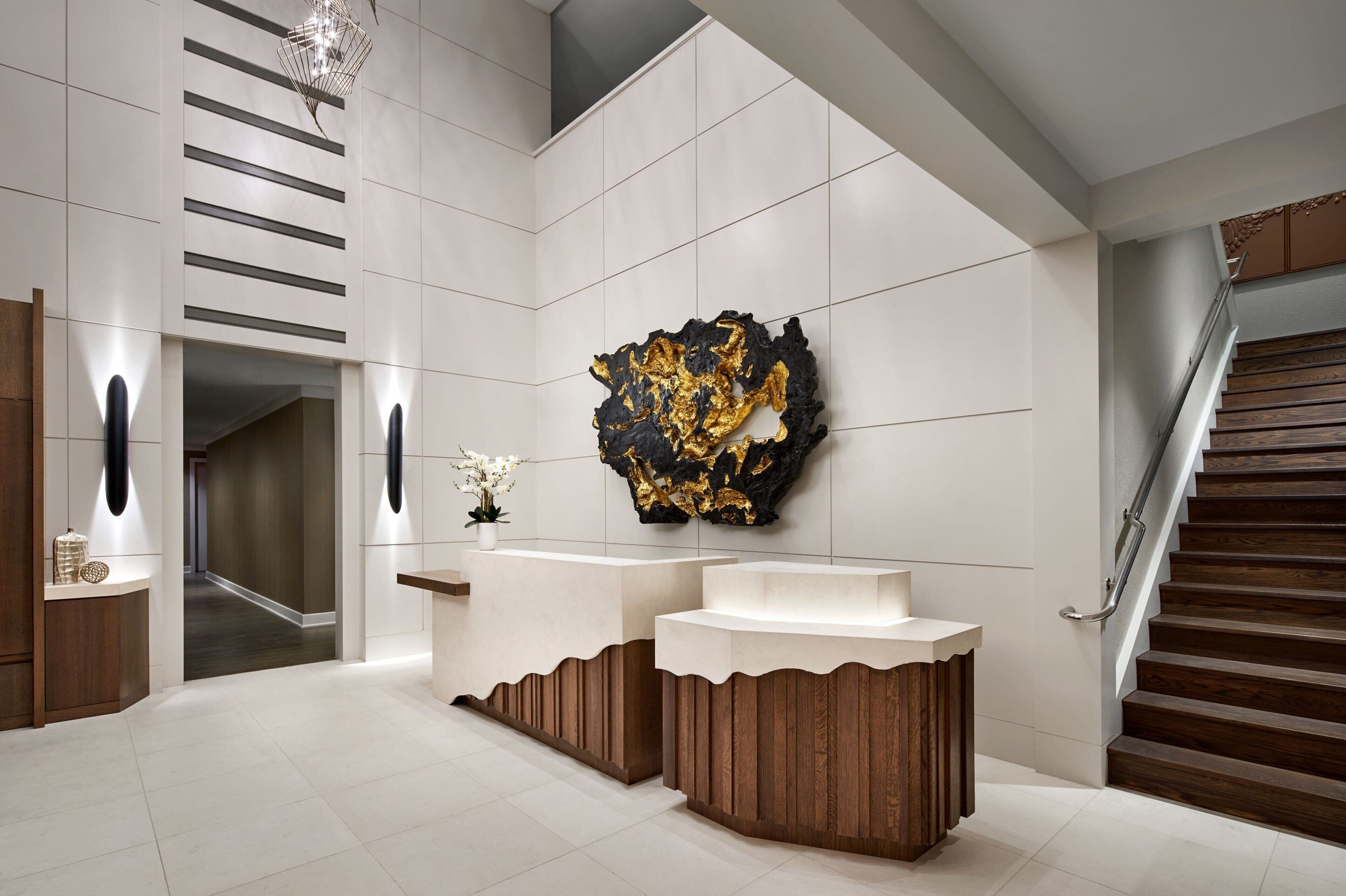 4 bars/lounges, lobby lounge, wine bar