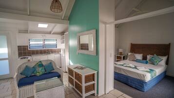 Apartamento estándar, 1 habitación, Servicio de limpieza, vistas al jardín | Decoración individual, mobiliario individual, escritorio