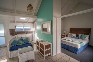 Decoración personalizada, muebles diferentes y escritorio