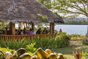 Se sirven desayunos, almuerzos y cenas; con vista a la playa