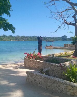 Private beach nearby, white sand, sun-loungers, beach umbrellas