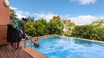 3 outdoor pools, pool umbrellas, sun loungers