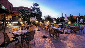 2 restaurants, serveren ontbijt, lunch, diner, Marokkaanse gerechten