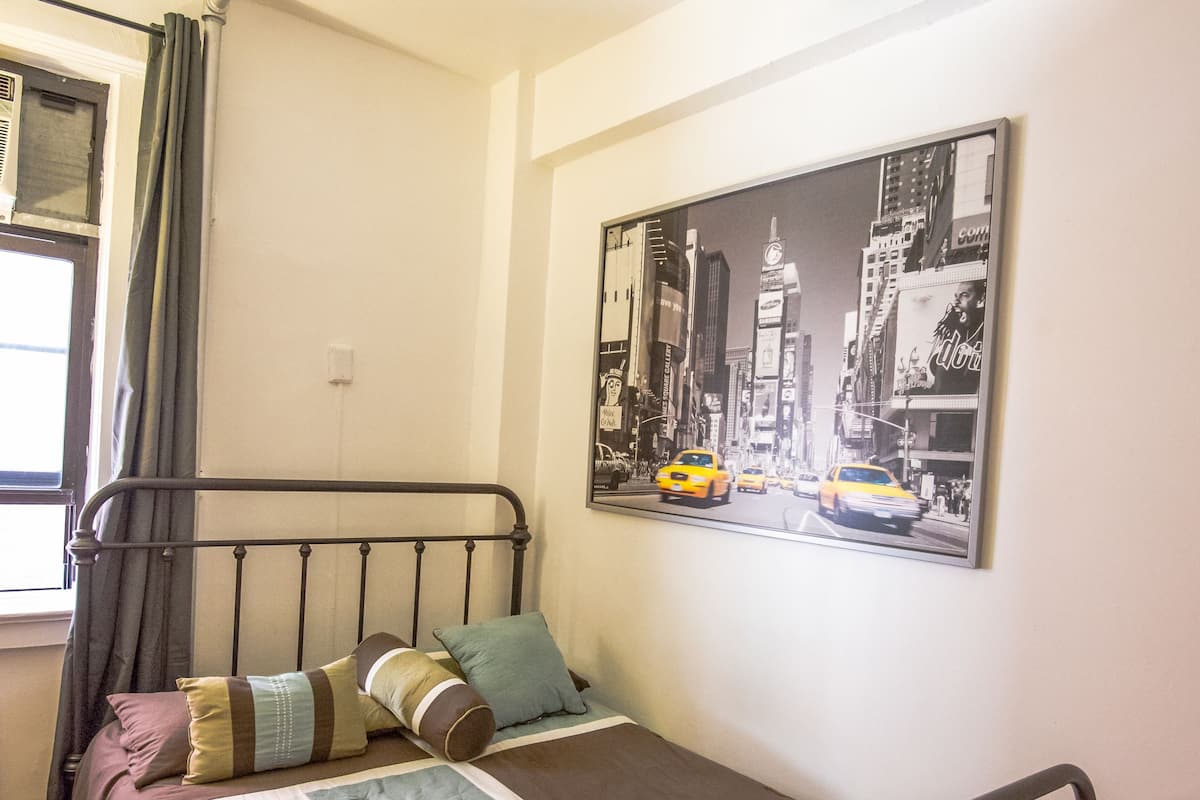 In-room safe, iron/ironing board (on request), WiFi (free), bed sheets