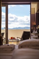 Junior Suite | Premium bedding, minibar, in-room safe, individually decorated