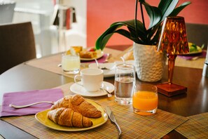 Free daily continental breakfast