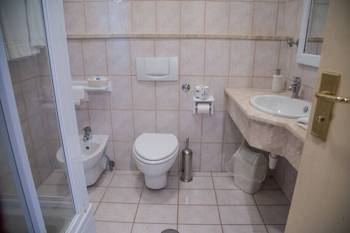 Free toiletries, hair dryer, bidet, towels