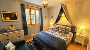 Deluxe Room, 1 Queen Bed | Free WiFi, bed sheets - Auberge La Chatelaine (La Malbaie)