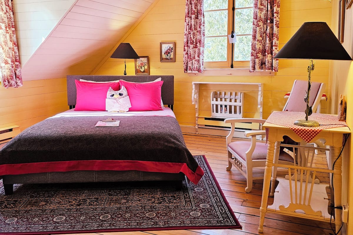 Standaard tweepersoonskamer, 1 queensize bed, privébadkamer (Chenonceau) | Gratis wifi, beddengoed