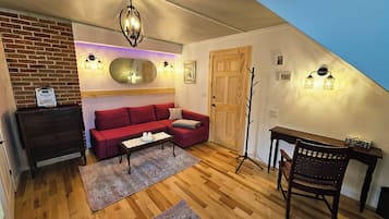 Chambord - Superior Room, 1 Queen Bed with Sofa bed, Private Bathroom | Free WiFi, bed sheets