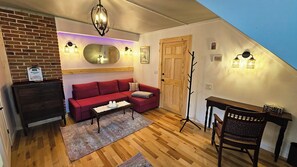 Chambord - Superior Room, 1 Queen Bed with Sofa bed, Private Bathroom | Free WiFi, bed sheets - Auberge La Chatelaine (La Malbaie)