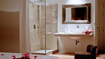 Single Room | Bilik Mandi | Pancuran mandi, pengering rambut, selipar, bidet