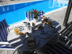 Daily continental breakfast for a fee