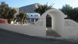 Unclassified image, 4 of 37, button - Villa Clio (Santorini)