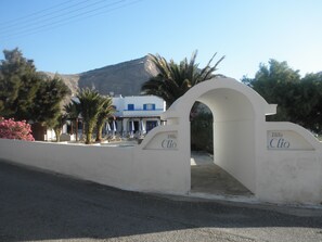 Property entrance - Villa Clio (Santorini)