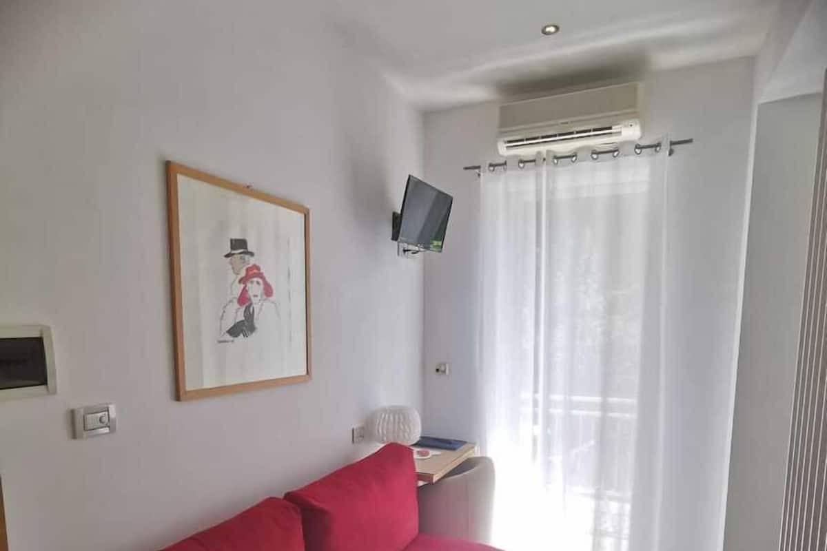 In-room safe, desk, cots/infant beds, free WiFi