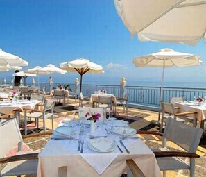 Breakfast and dinner served, pool views 