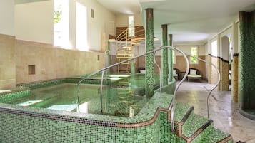 2 Innenpools, geöffnet von 09:00 Uhr bis 20:00 Uhr, Liegestühle