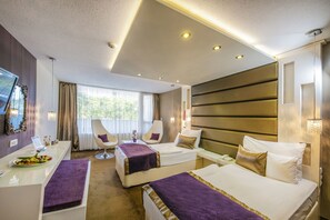 Shower, free toiletries, hair dryer, bathrobes - Residence Hotel Balaton (Siófok)