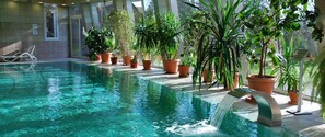2 Innenpools, geöffnet von 09:00 Uhr bis 20:00 Uhr, Liegestühle