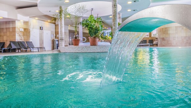 2 indoor pools, open 9:00 AM to 8:00 PM, sun loungers - Residence Hotel Balaton (Siófok)