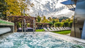 2 indoor pools, open 9:00 AM to 8:00 PM, sun loungers - Residence Hotel Balaton (Siófok)