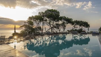 Seasonal outdoor pool, pool umbrellas, sun loungers