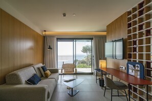 Superior Double Room | Living area | TV