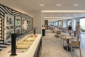 Daily buffet breakfast for a fee