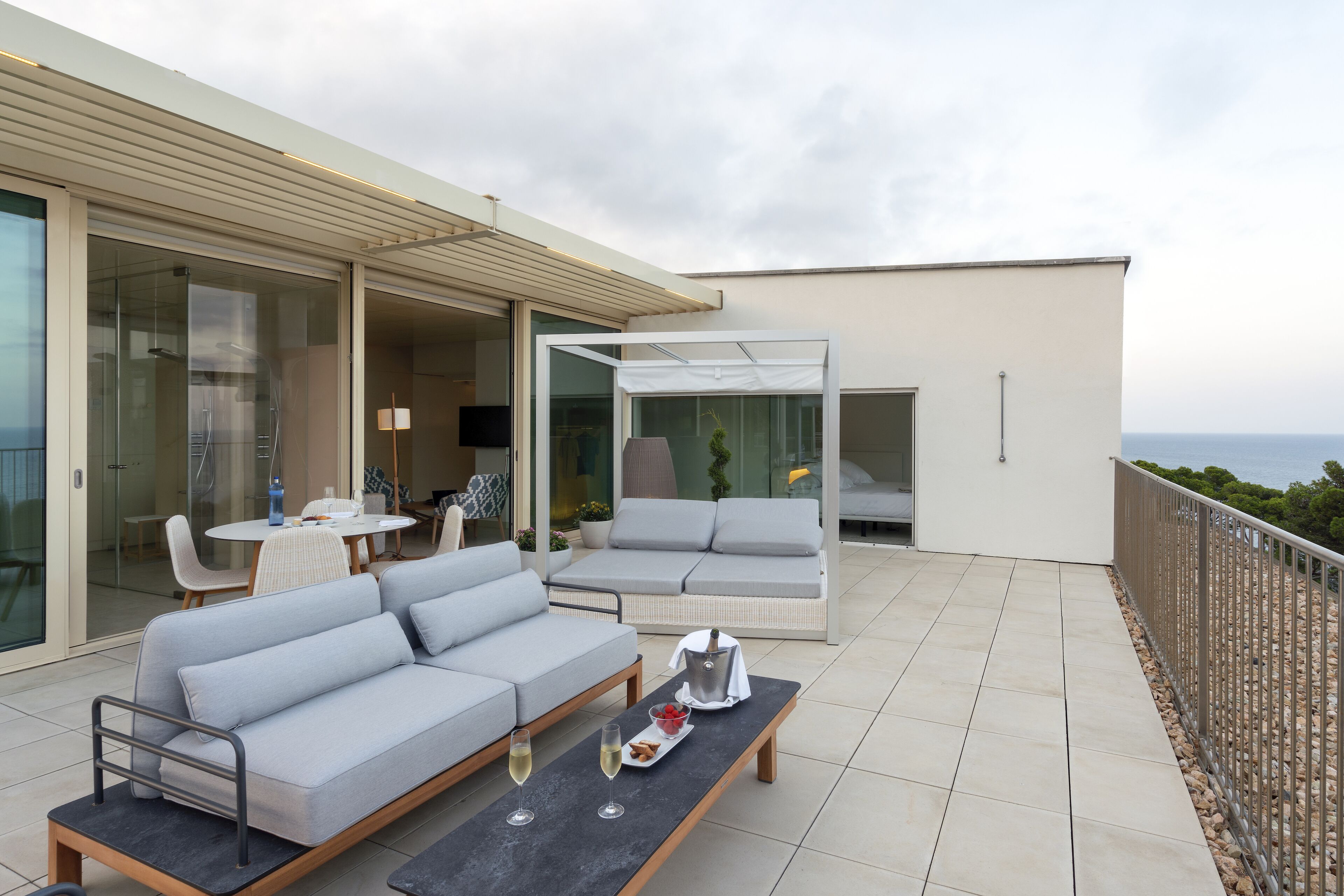 suite | terrace/patio