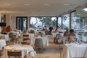 Local cuisine, alfresco dining 