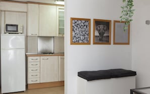 Fridge, microwave, stovetop, coffee/tea maker - Apartamentos Mar de Tossa (Tossa de Mar)