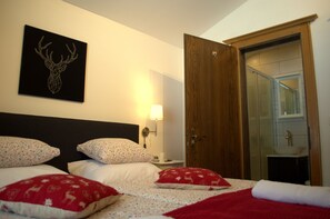 Traditional Single Room, 1 Queen Bed, Mountain View | Individually decorated, individually furnished, blackout drapes - Haus Susanne (Radstadt)