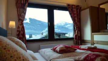 传统双人房或双床房, 山景 | 2 多间卧室、特色装修、特色家居、遮光窗帘