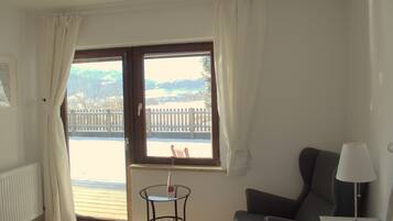 Comfort-Doppelzimmer, 1 Queen-Bett, Bergblick | Individuell dekoriert, individuell eingerichtet, VerdunkelungsvorhÀnge