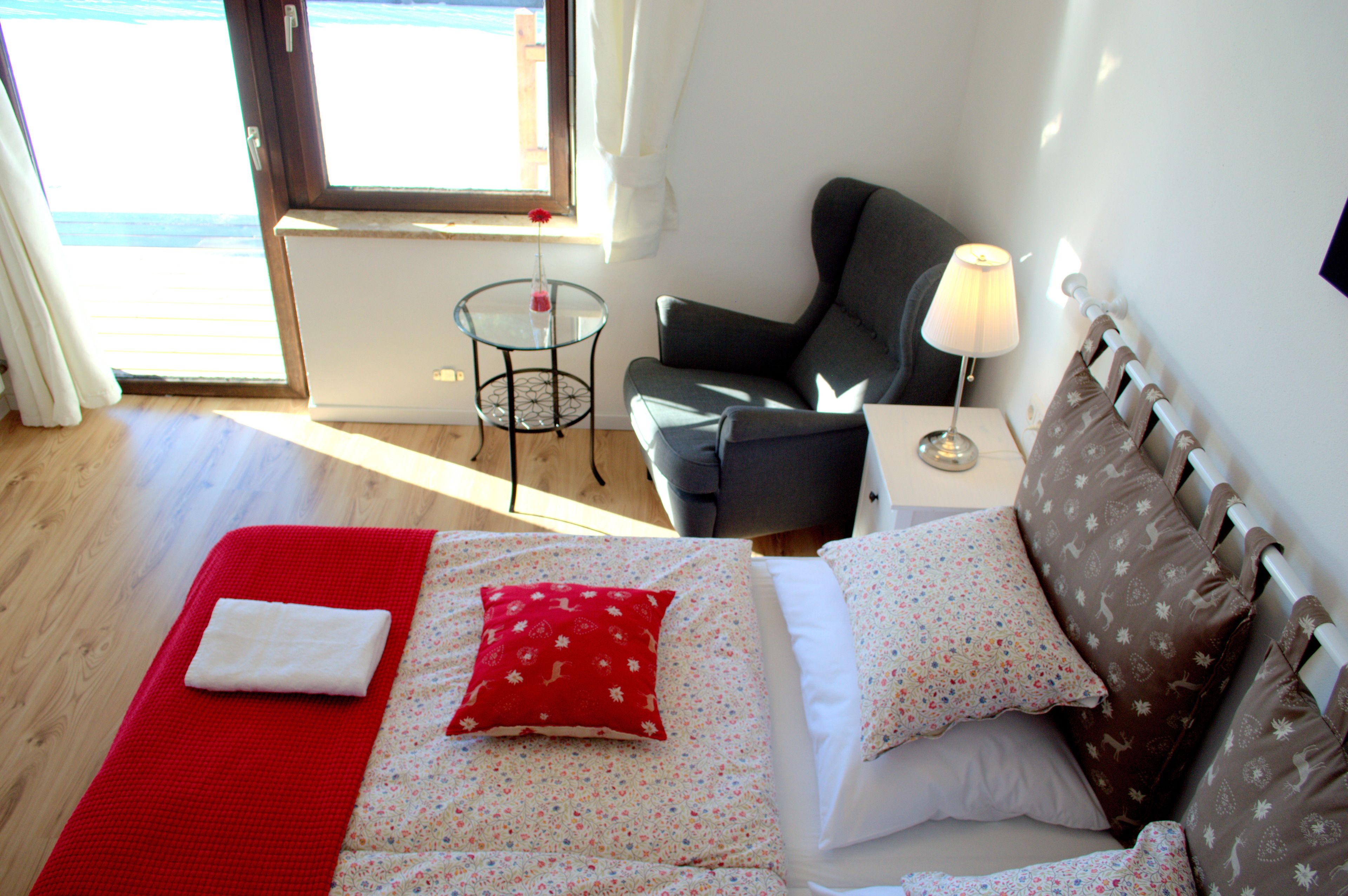 Comfort Double Room, 1 Queen Bed, Mountain View | Individually decorated, individually furnished, blackout drapes