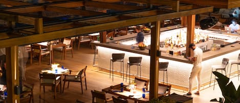 Breakfast, lunch, dinner served; international cuisine, beach views