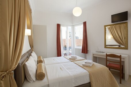 Metropolis Hotel - Image 17