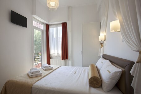 Metropolis Hotel - Image 26