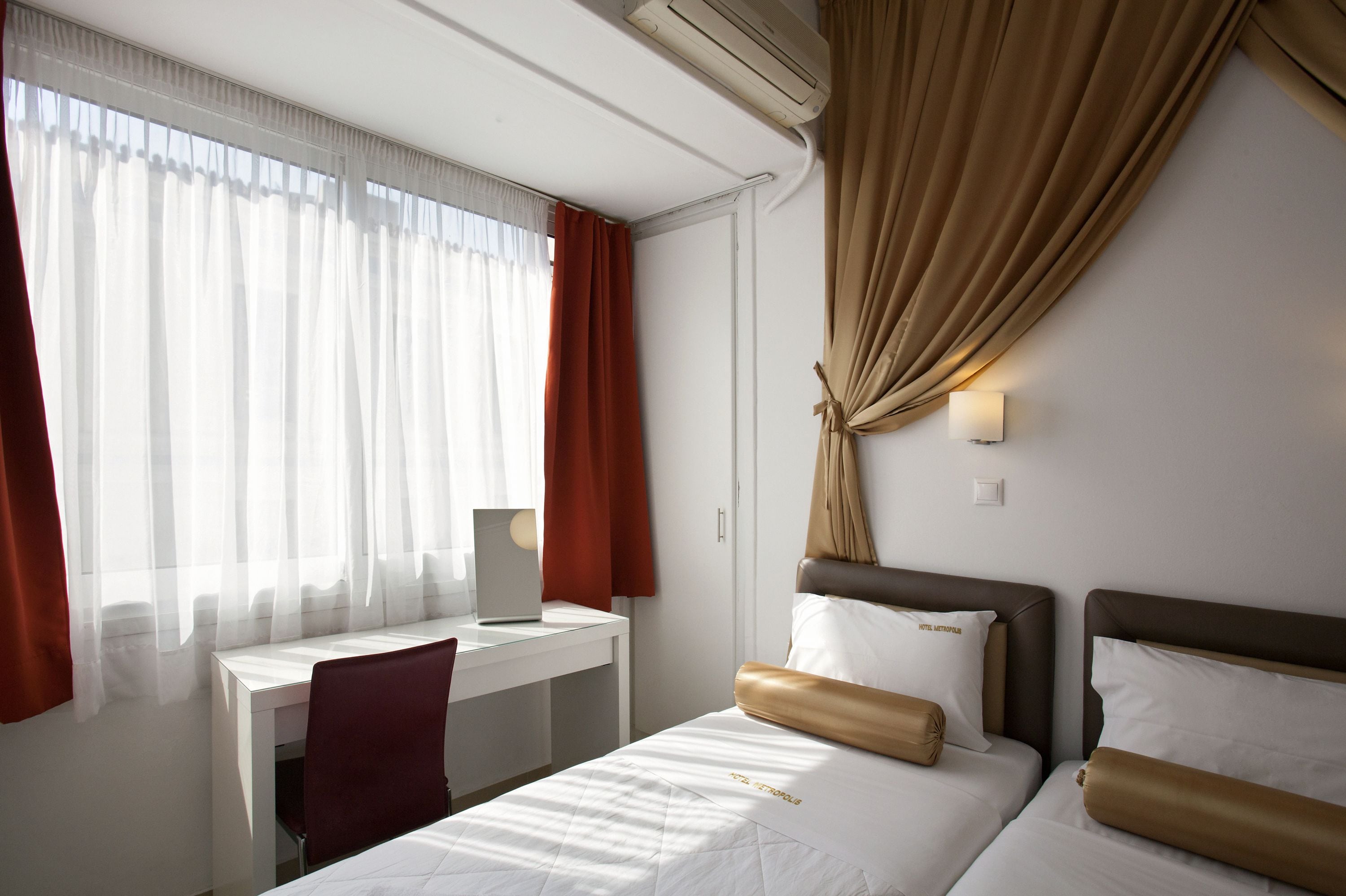 standard double or twin room | premium bedding, in-room safe, desk, blackout curtains