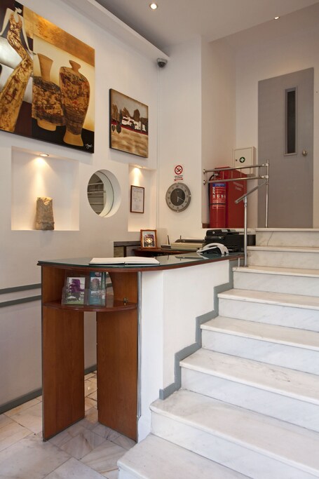 Metropolis Hotel - Image 5