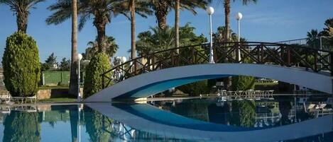 Indoor pool, 2 outdoor pools, pool umbrellas, pool loungers